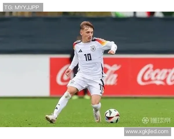 卡尔足球明星照片展示全球顶尖球员风采与激情的精彩瞬间